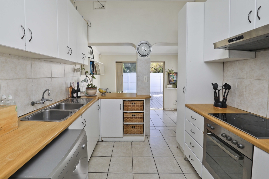 To Let 2 Bedroom Property for Rent in Kenilworth Western Cape